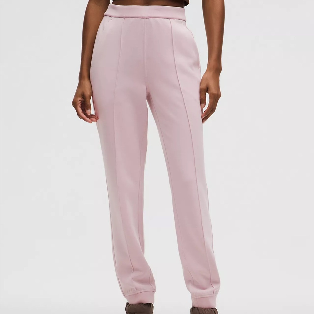 Lululemon Scuba Jogger Porcelain Pink Size 6